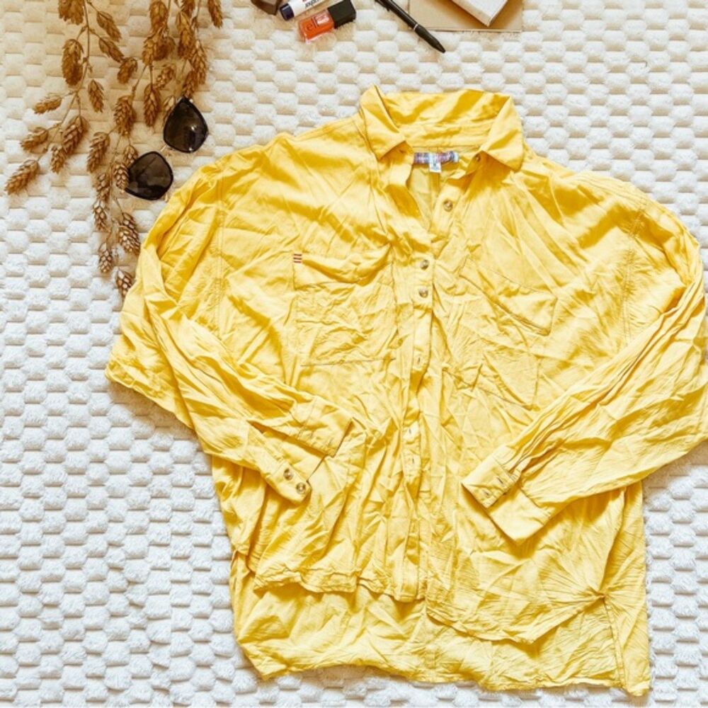 Urban Outfitters button down shirt size M